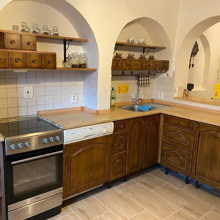 Penzio اوسترافا